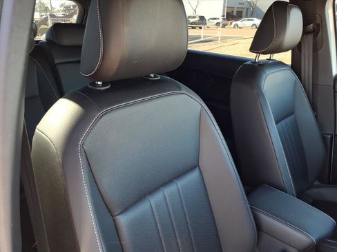 Certified 2022 Volkswagen Tiguan SE R-Line image 11