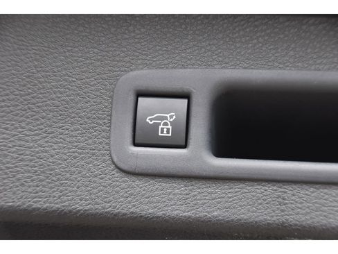 Used 2025 Toyota Sienna XLE w/ XLE Plus Package image 25