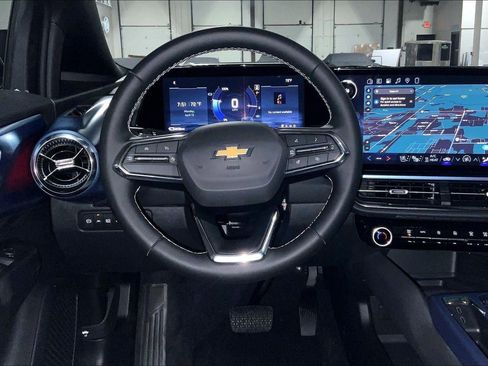 New 2026 Chevrolet Equinox EV LT w/ Convenience Package II FWD image 13