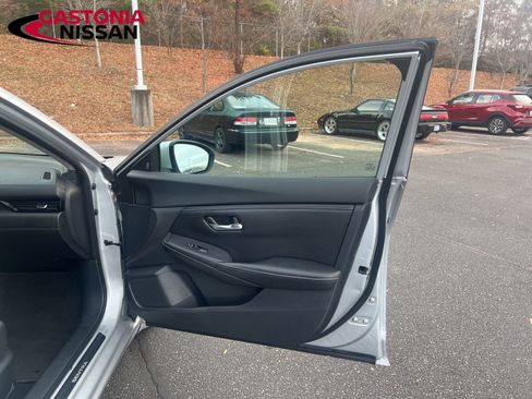 Used 2022 Nissan Sentra SV image 27