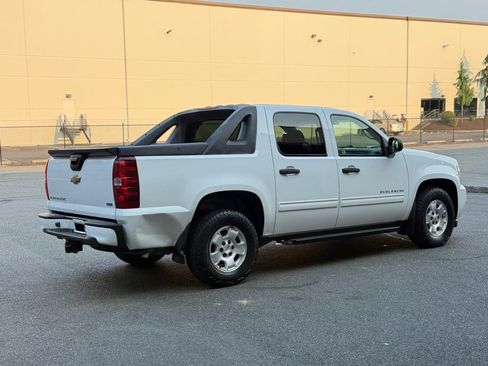 Used 2010 Chevrolet Avalanche LS AWD/4WD image 4