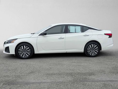 Used 2025 Nissan Altima 2.5 SV AWD/4WD image 6