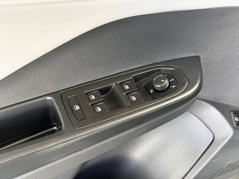 Used 2024 Volkswagen Taos SE FWD image 22