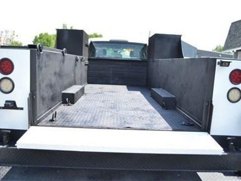 Used 2017 Ford F550 2WD Crew Cab Super Duty image 31