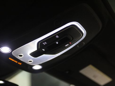 Used 2019 Lamborghini Urus AWD/4WD image 36