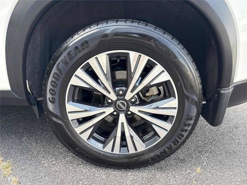 Used 2023 Nissan Rogue SV w/ SV Premium Package FWD image 32