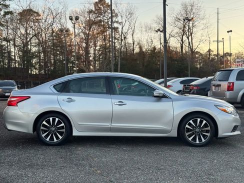 Used 2016 Nissan Altima 2.5 SL w/ 2.5 Technology Package image 6