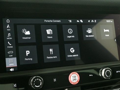 Certified 2025 Porsche Macan image 14