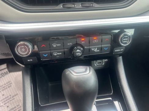 Used 2025 Jeep Compass Limited AWD/4WD image 21