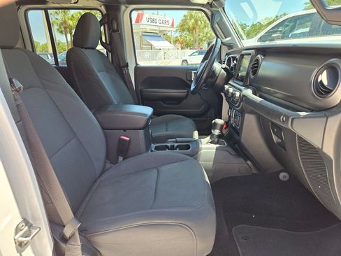 Used 2021 Jeep Gladiator Overland AWD/4WD image 21