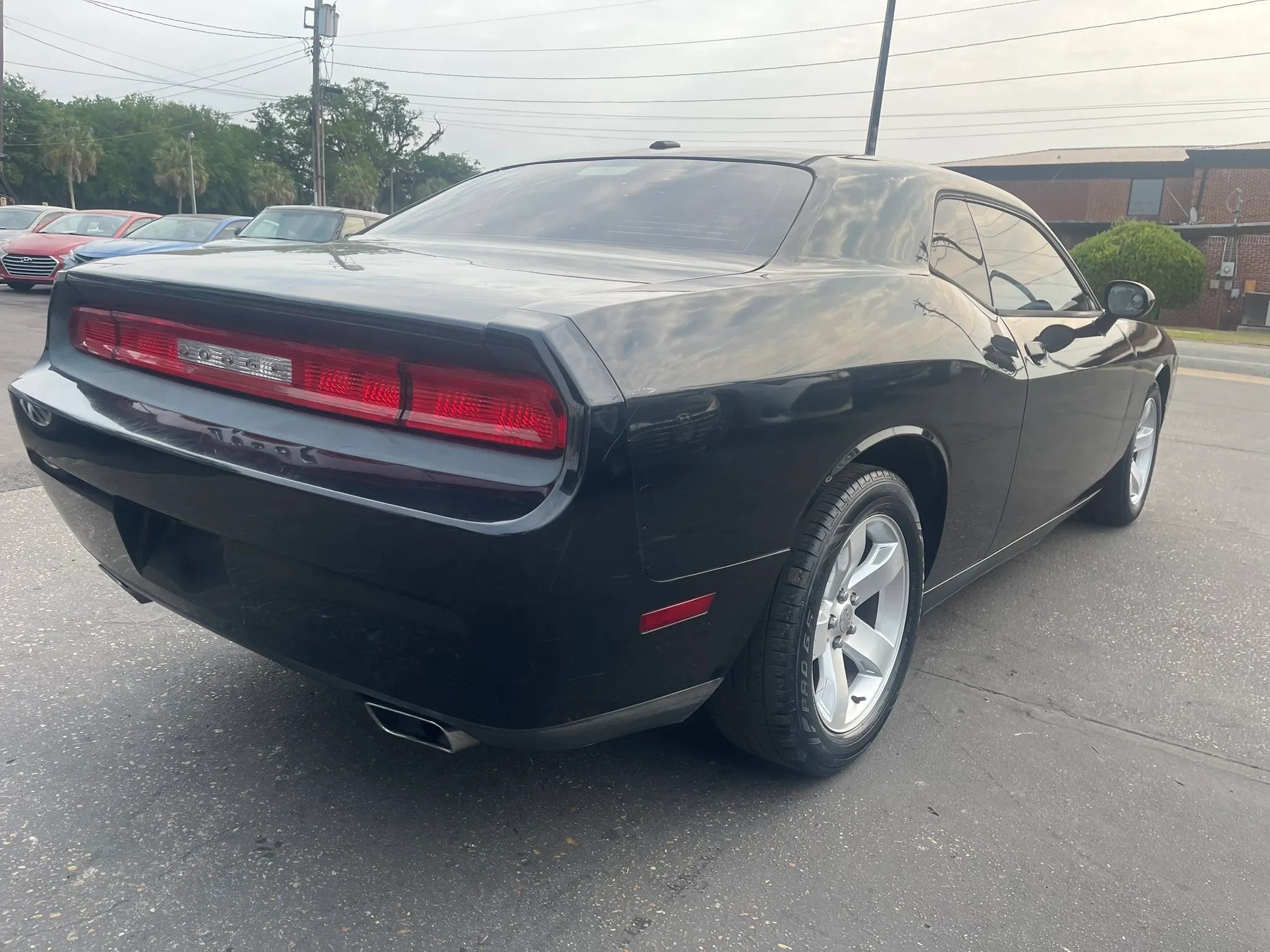 Used 2014 Dodge Challenger SXT RWD image 4