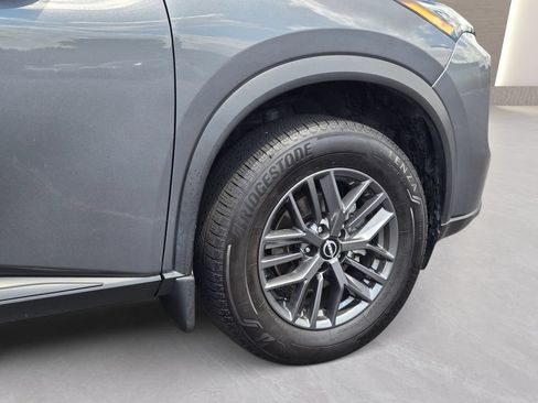 Used 2025 Nissan Rogue S FWD image 11