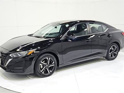 Certified 2025 Nissan Sentra SV FWD image 3