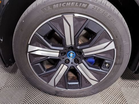 Used 2023 BMW iX xDrive50 w/ Sport Package AWD/4WD image 43