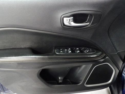 Used 2019 Jeep Compass Latitude w/ Cold Weather Group AWD/4WD image 8