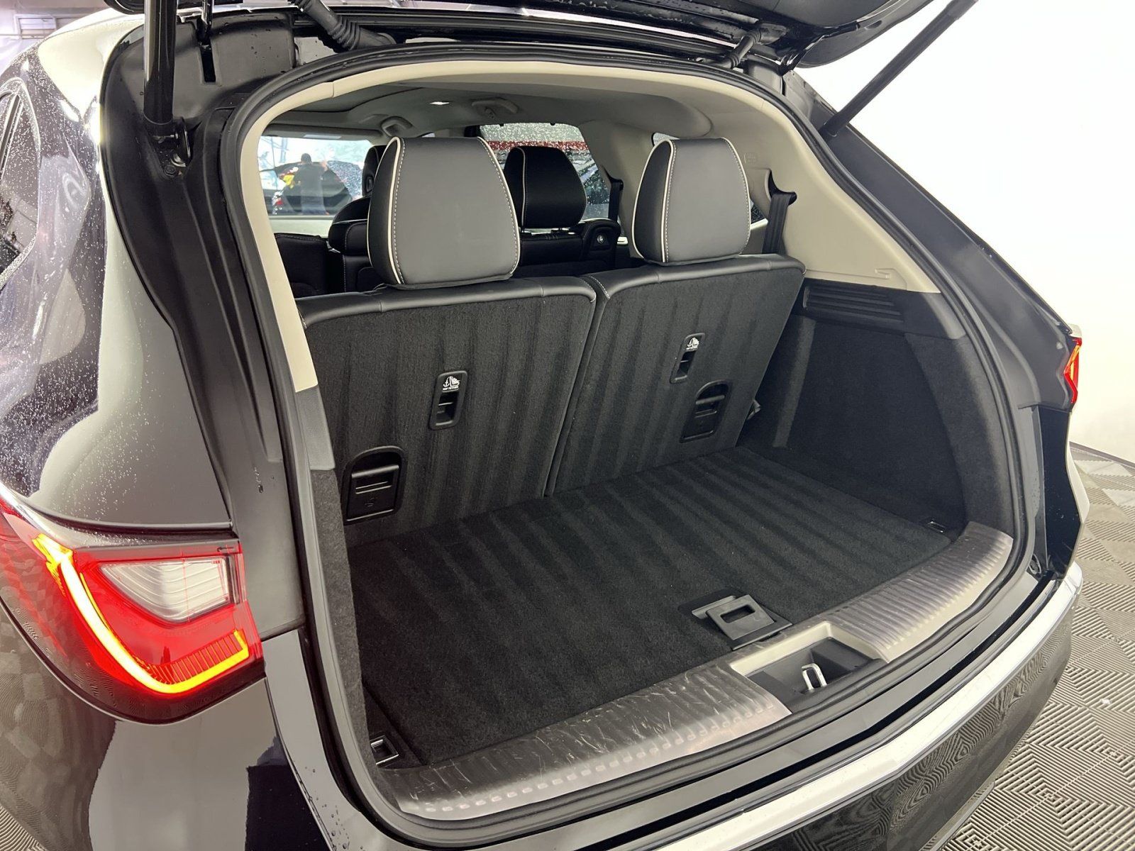 Used 2025 Acura MDX w/ Advance Package AWD/4WD image 27