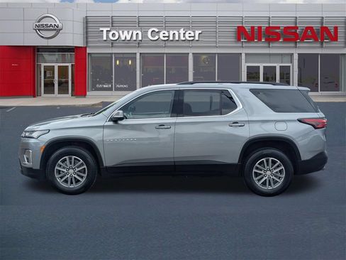 Used 2023 Chevrolet Traverse LT FWD image 4