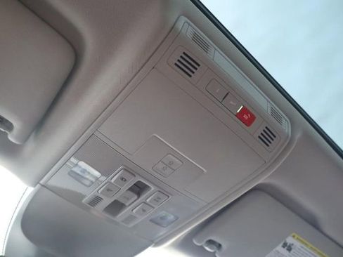 New 2025 Volkswagen Taos SE image 18