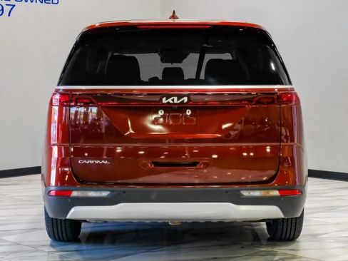 Used 2023 Kia Carnival LX FWD image 14