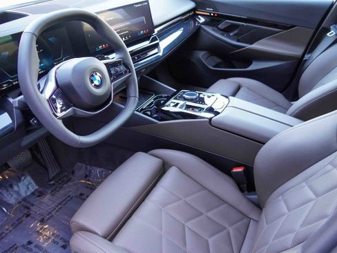 Certified 2025 BMW 530i xDrive w/ Premium Package image 9