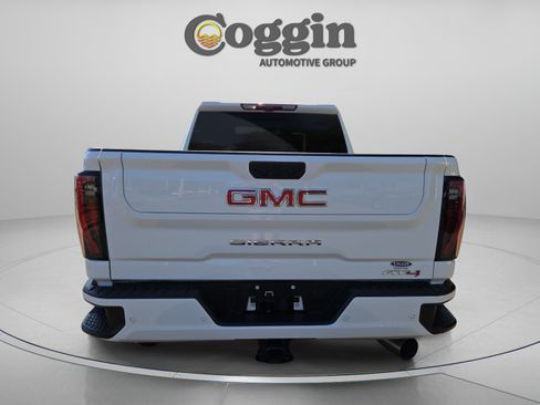 Used 2025 GMC Sierra 2500 AT4 w/ AT4 Premium Plus Package AWD/4WD image 4