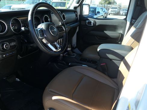 Used 2022 Jeep Wrangler Unlimited Sahara w/ Safety Group image 10