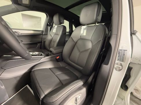 New 2026 Porsche Macan image 6