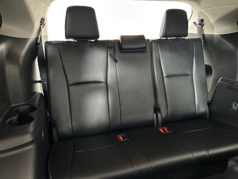 Used 2022 Toyota Highlander XLE FWD image 20