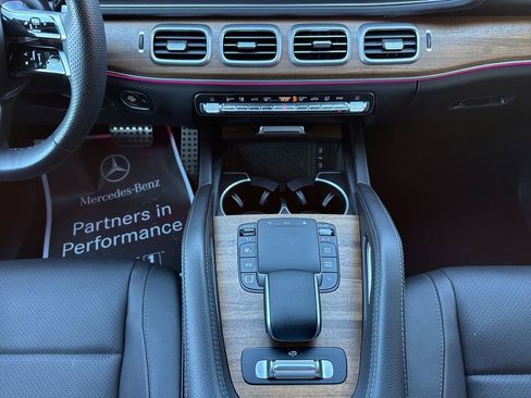Certified 2025 Mercedes-Benz GLS 450 4MATIC image 23