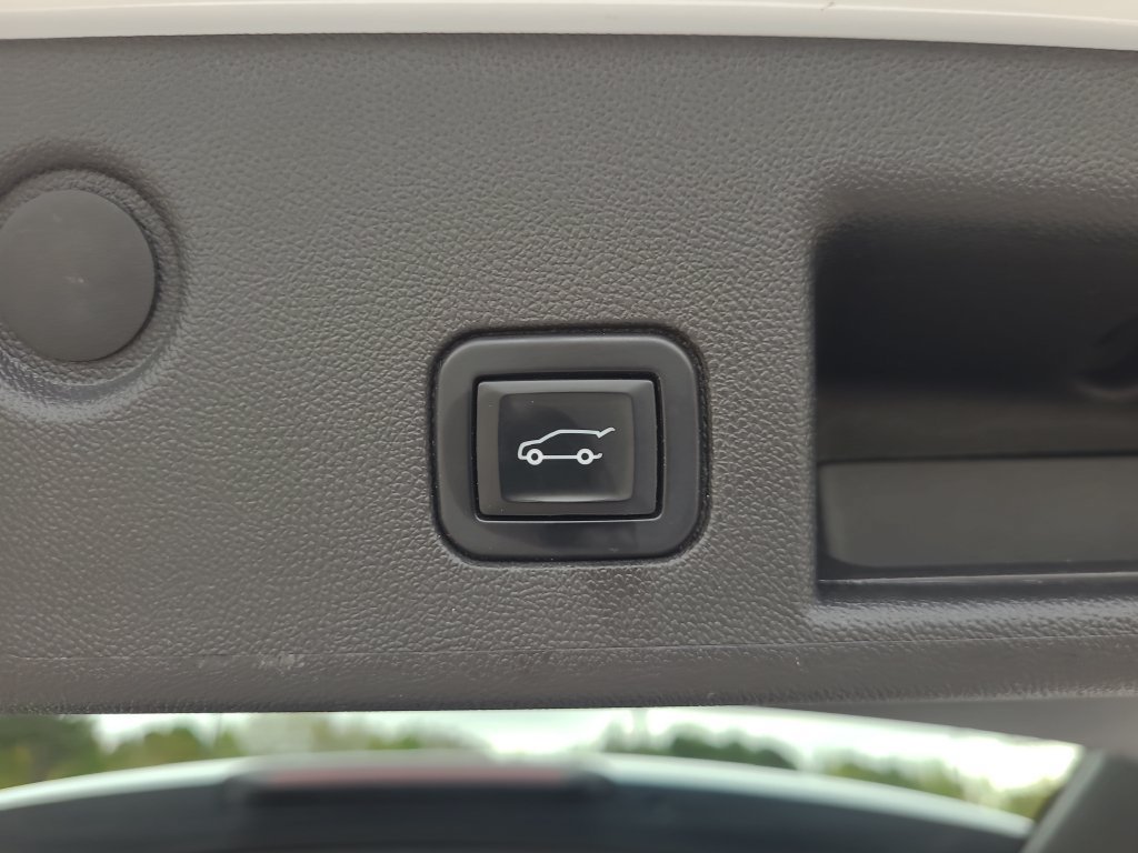 Used 2022 Chevrolet Equinox RS w/ LPO, Floor Liner Package FWD image 15