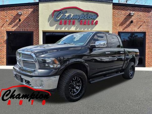 Used 2018 RAM 1500 SLT image 5