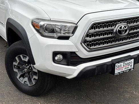 Used 2017 Toyota Tacoma TRD Off-Road image 7