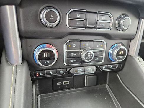 Used 2024 GMC Yukon XL SLT image 15