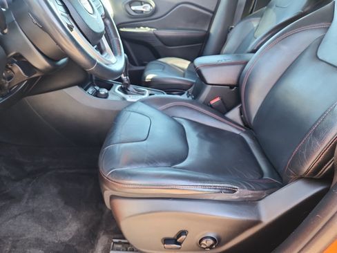 Used 2015 Jeep Cherokee Trailhawk w/ Comfort/Convenience Group AWD/4WD image 10
