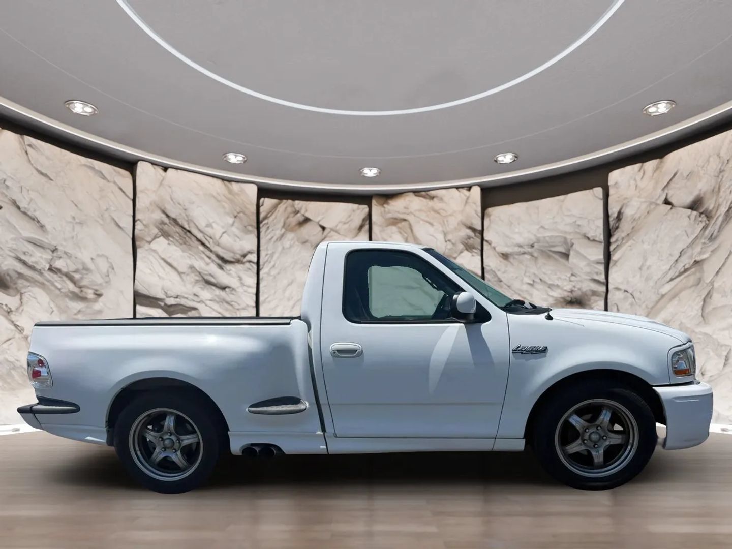 Used 2003 Ford F150 Lightning RWD image 4