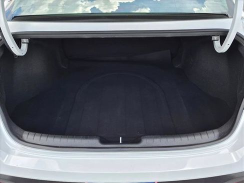 Certified 2025 Hyundai Elantra Hybrid FWD image 6