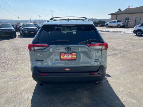 Used 2021 Toyota RAV4 XLE AWD/4WD image 4