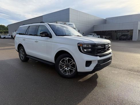 Used 2025 Ford Expedition Active AWD/4WD image 3
