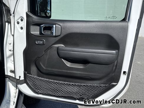 Used 2023 Jeep Wrangler Sport S image 17