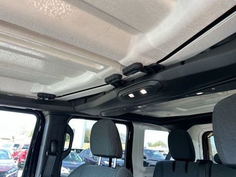 Used 2025 Jeep Wrangler Unlimited Sahara image 41