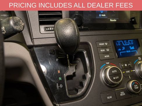 Used 2015 Toyota Sienna LE FWD image 14