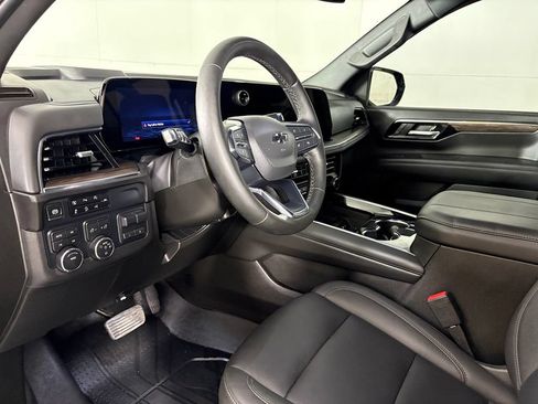 Used 2025 Chevrolet Tahoe Z71 w/ Comfort Package AWD/4WD image 27