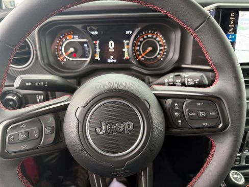 Used 2024 Jeep Wrangler Unlimited Rubicon AWD/4WD image 18