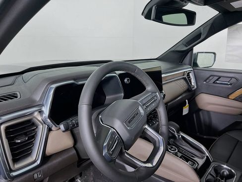 New 2026 GMC Canyon Denali image 8