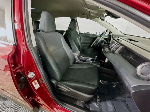 Used 2018 Toyota RAV4 LE image 30