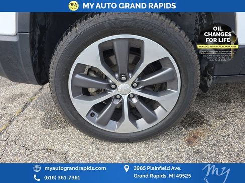 Used 2021 Jeep Cherokee Limited w/ Elite Package AWD/4WD image 31