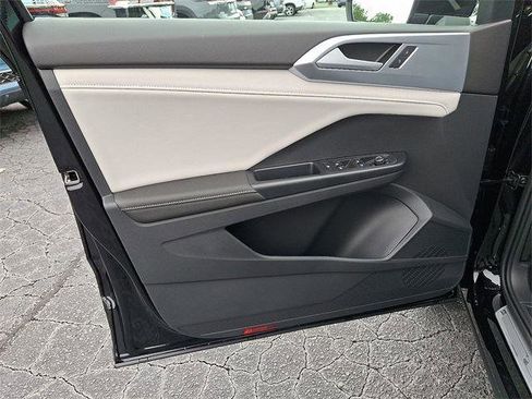 New 2025 Volkswagen Taos SE image 10