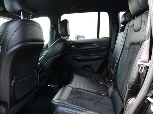 Used 2024 Jeep Grand Cherokee Altitude AWD/4WD image 18
