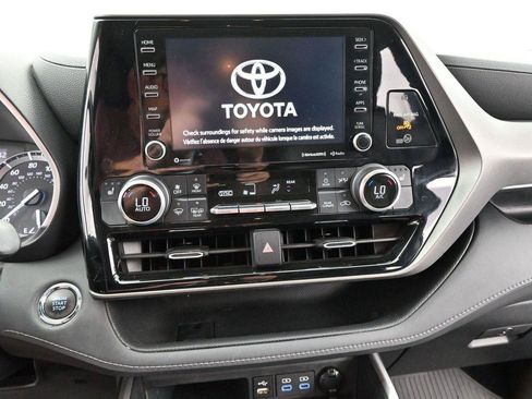 Used 2022 Toyota Highlander XLE AWD/4WD image 21