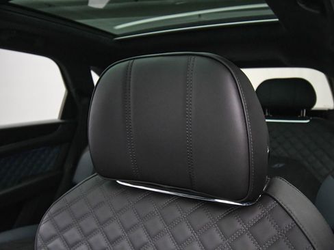 Used 2022 Bentley Bentayga image 54